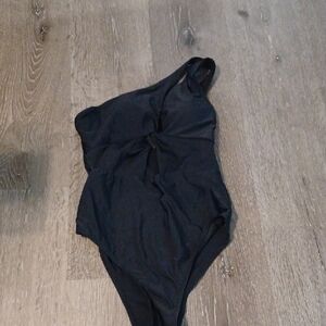 Black One-Shoulder Swimsuit